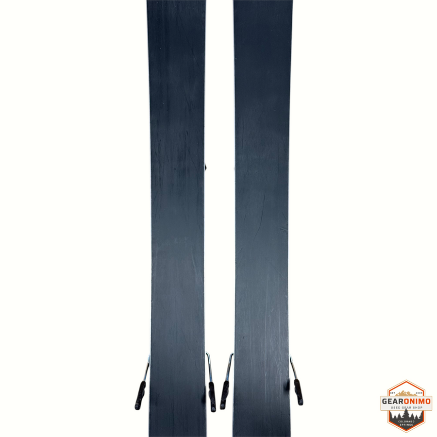 Gearonimo Sports Völkl Mantra 88 skis with Salomon M 11 bindings, showing the black bases of the 177cm skis.