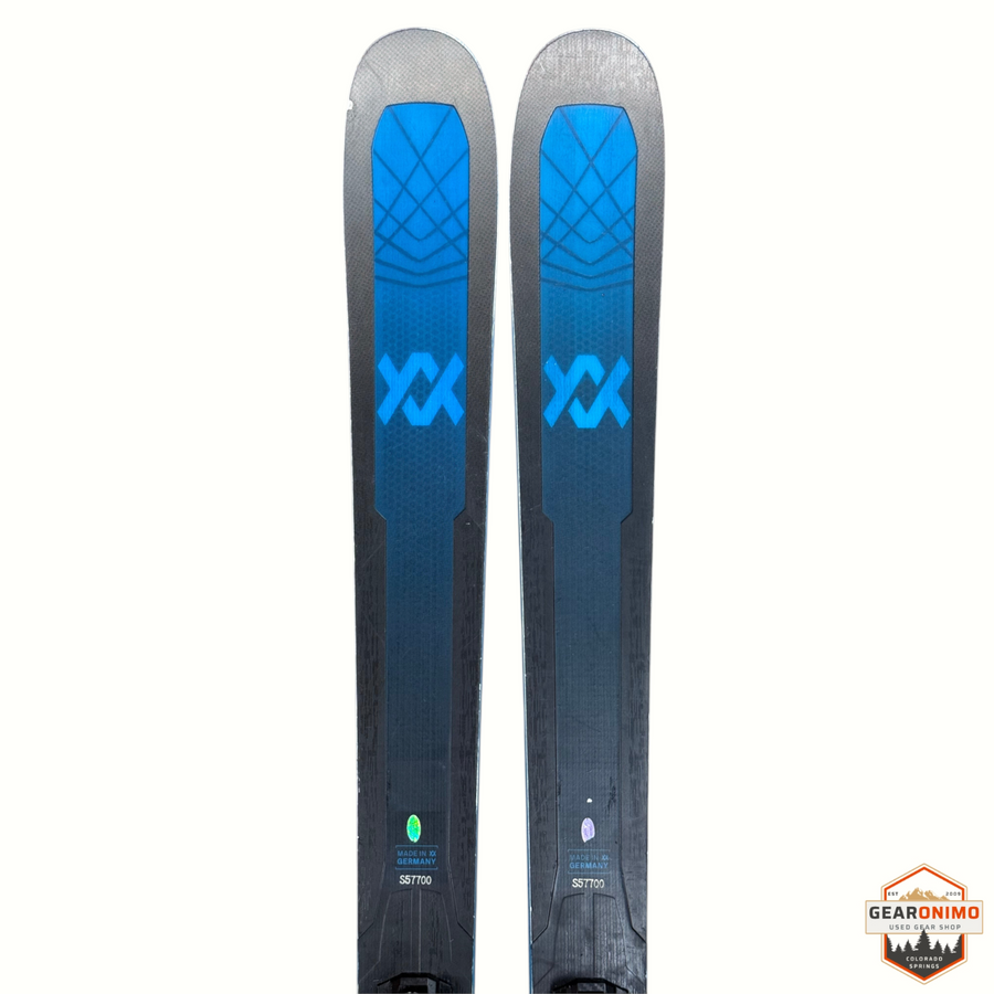 Gearonimo Sports Völkl Mantra 88 skis in black and blue with Salomon M 11 bindings, 177cm length, top view