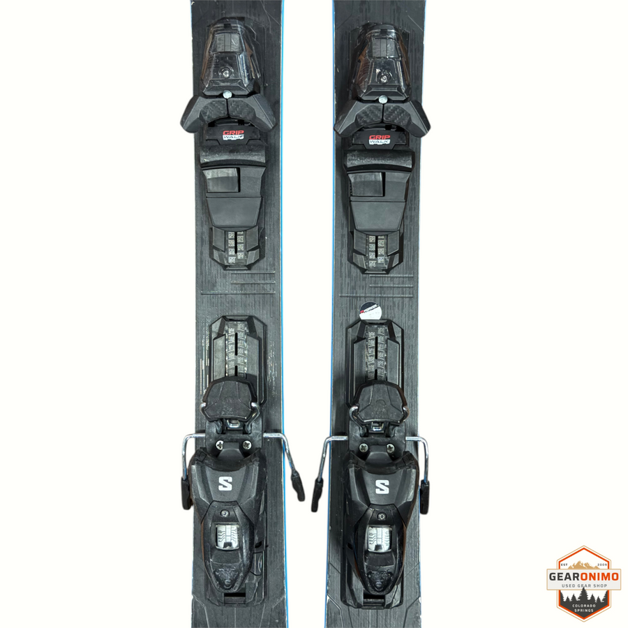Gearonimo Sports Völkl Mantra 88 skis with black Salomon M 11 GripWalk bindings, top-down view