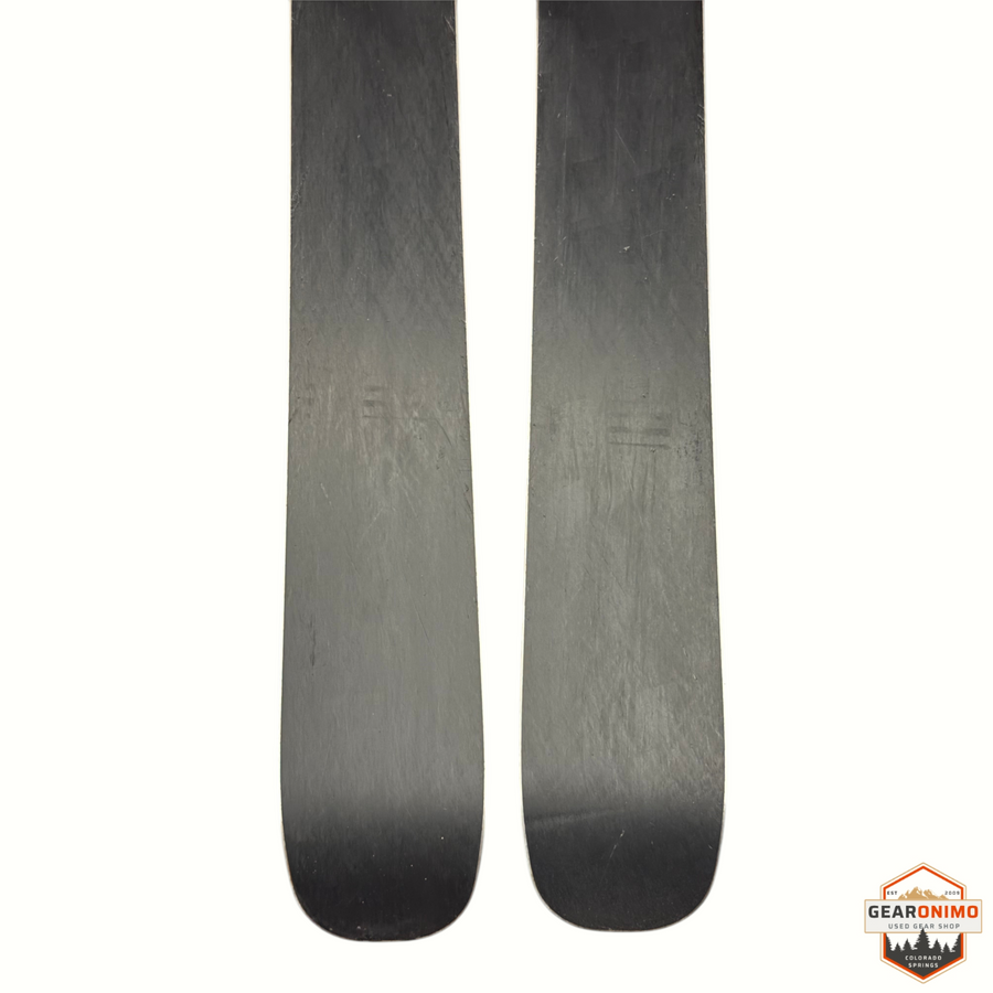 Gearonimo Sports Völkl Mantra 88 skis with black bases and metal edges, 163cm length