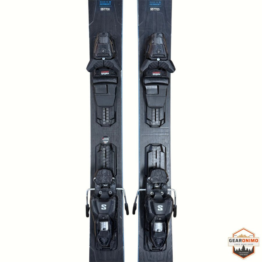 Gearonimo Sports Völkl Mantra 88 skis in black with mounted Salomon M 11 GripWalk bindings, 177cm length