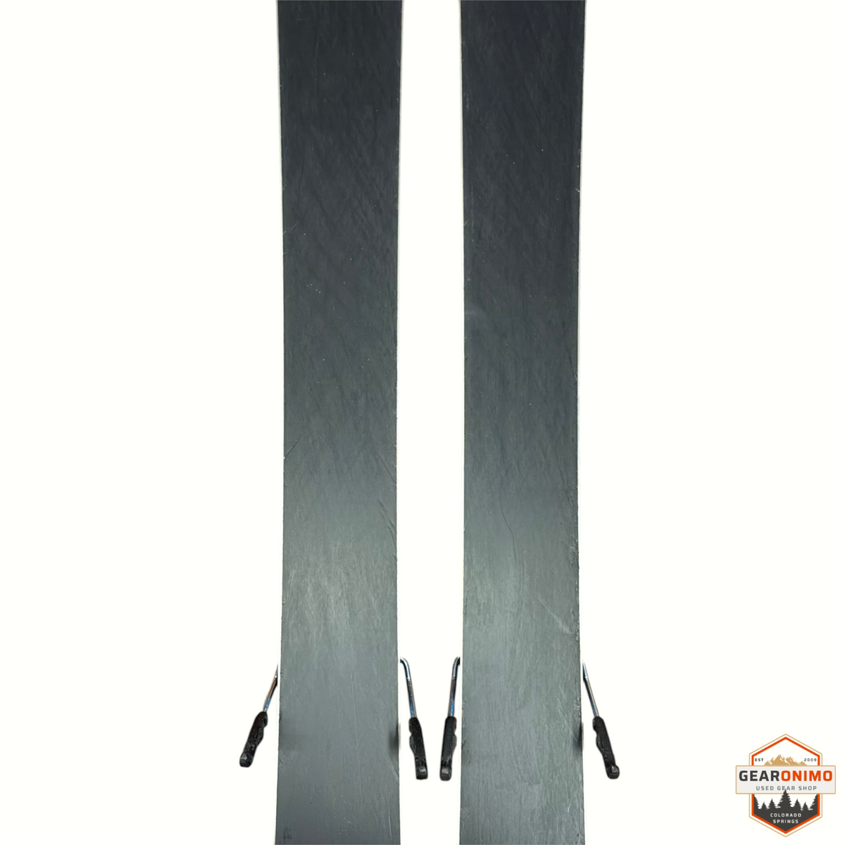 Gearonimo Sports Völkl Mantra 88 skis with Salomon M 11 bindings, featuring black bases, 163cm length