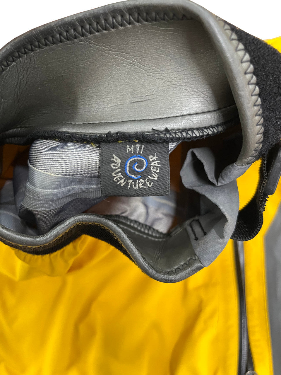 MTI Adventure Wear Splash top - US SM - image 2
