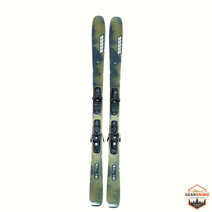 Gearonimo Sports K2 Mind Bender 89 Ti skis in olive green with mounted bindings, 164 cm length, top-down view